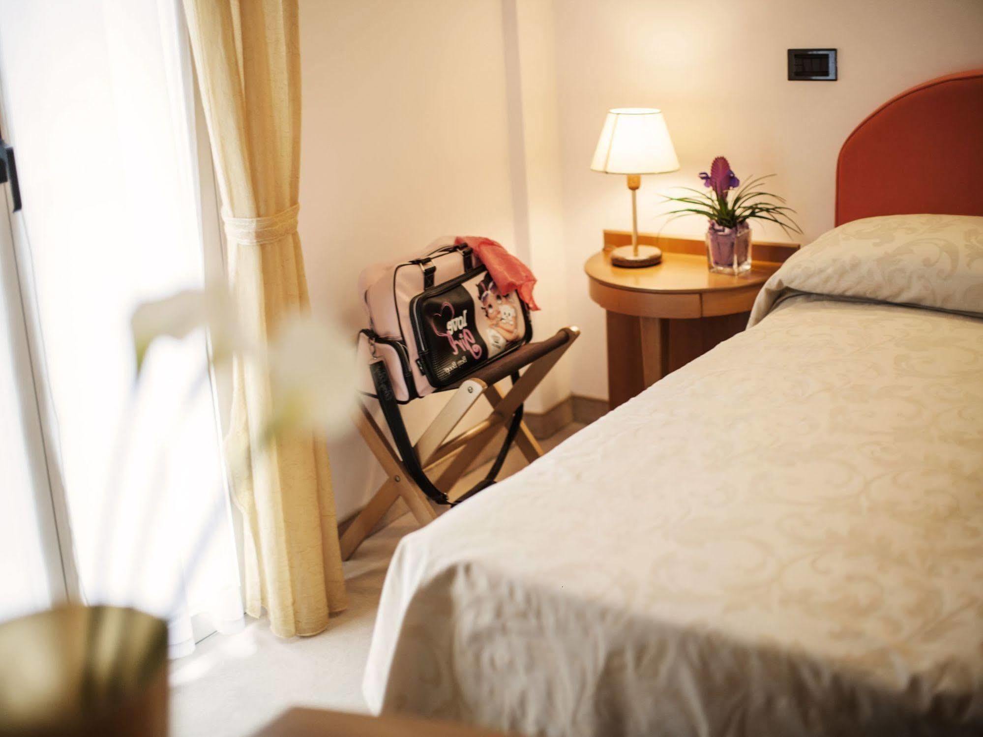 Hotel Levante Rimini Luaran gambar